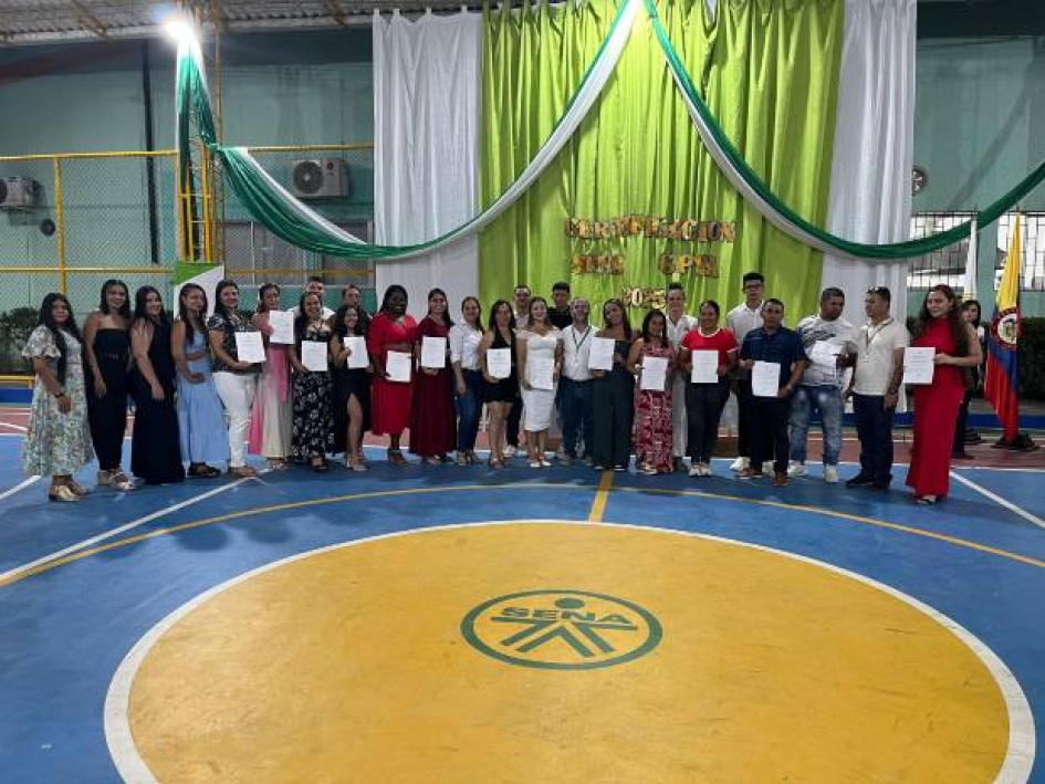 Foto I Cortesía Sena I LA PATRIA Ellos asistieron a la ceremonia de certificación, compartiendo su logro con familiares y seres queridos. Ya tienen el título en diverssas formaciones.
