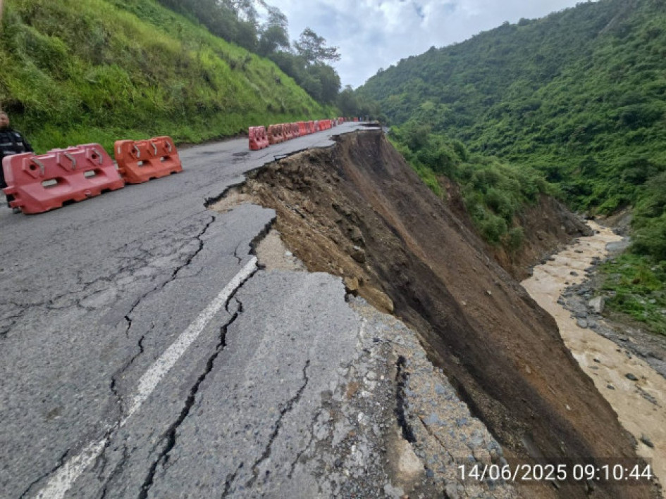 En Sinifaná, sector clave de la vía Manizales-Medellín, persiste el cierre por pérdida de banca desde junio. Las obras tomarán ocho meses más.