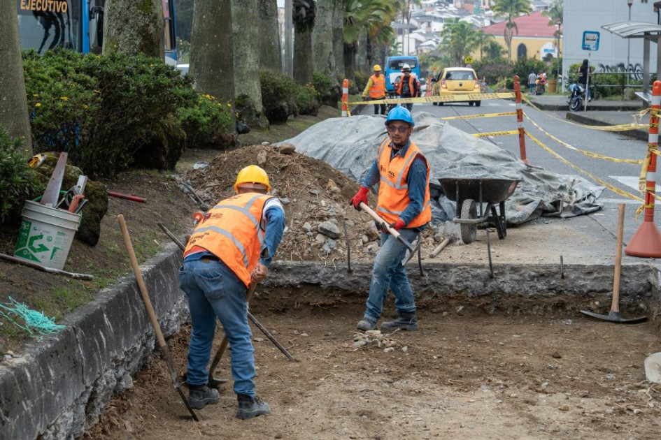 Trabajos de mejoramiento de vía en la avenida de Villa Pilar de Manizales.
