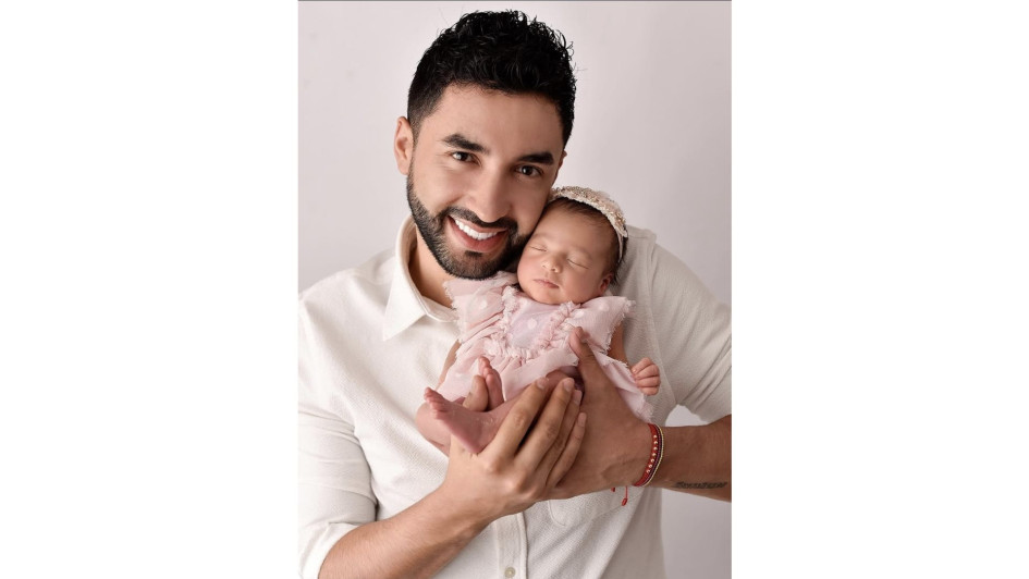 Alejandro Giraldo con su hija Juanita.  