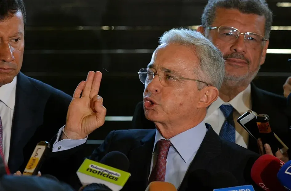 Álvaro Uribe Vélez.