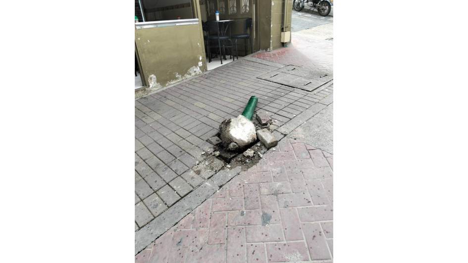 Este fue el bolardo que la persona responsable del daño realizó su arreglo. 