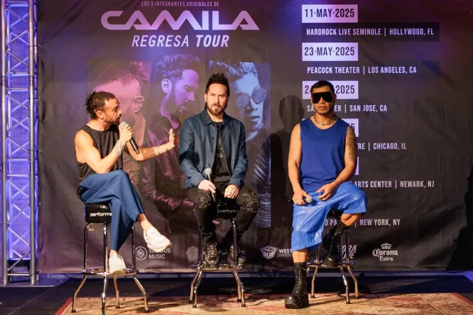 Mario Domm (i) Pablo Hurtado (c) y Samuel Parra, integrantes de la banda mexicana Camila.