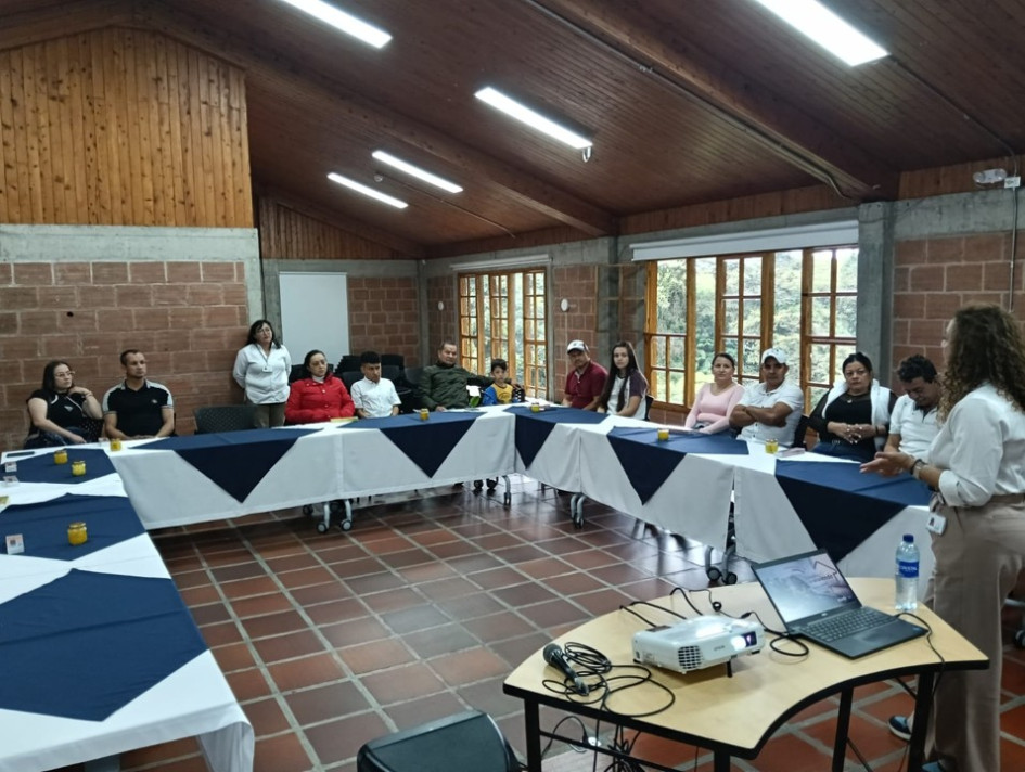 En el Centro vacacional El Bosque de Pensilvania Confa entregó siete subsidios de vivienda para familias del municipio.