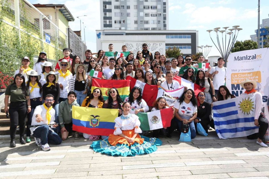 La cultura caldense fue foco en la bienvenida de los estudiantes internacionales.