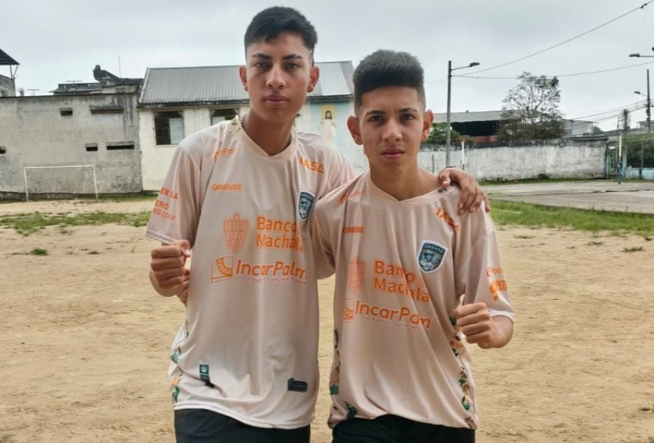 Brayan Julián Obando Yepes y Esteban Ortiz Ríos, los dos jugadores caldenses que fueron abandonados en Ecuador. Pagaron para $9 millones para empezar a jugar allí.
