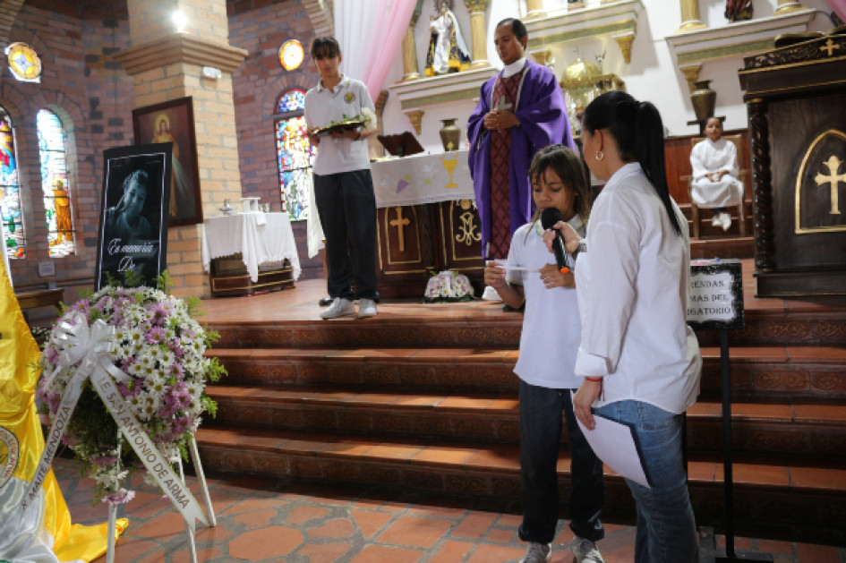 La despedida en la parroquia de San Antonio.