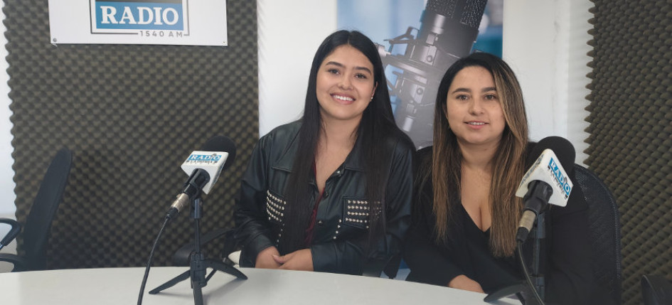 Natalia Correa, profesional del Desarrollo del Ser, y Anlly Vanesa Muñoz, profesional de Mejoramiento Productivo, del programa Zasca Manufactura Manizales, de la Universidad Católica de Manizales.