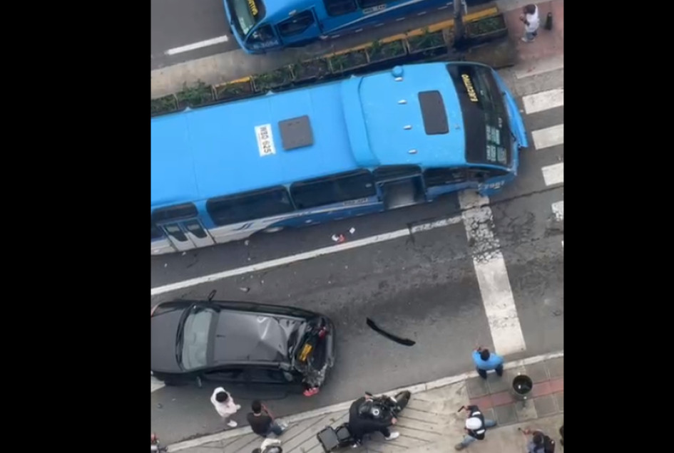 Avenida Santander de Manizales, frente al edificio Tramonti.