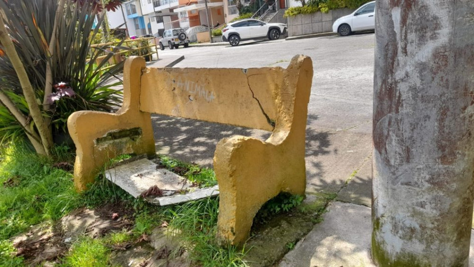 Así estaba la banca dañada.