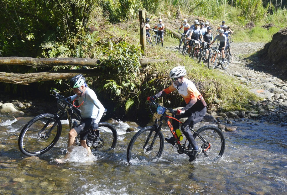 La travesía recorrió 35 kilómetros, pasando por veredas como La Samaría, Alto del Palomar, El Pájaro y la Cascada de las Brujas.