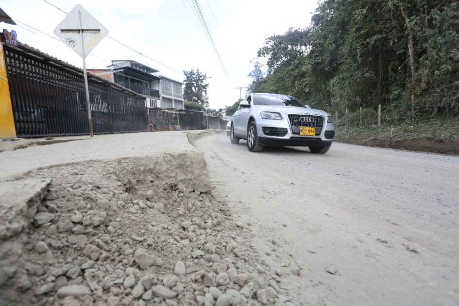 Cuando pasan los carros el polvo se levanta y afecta a los vecinos del sector.