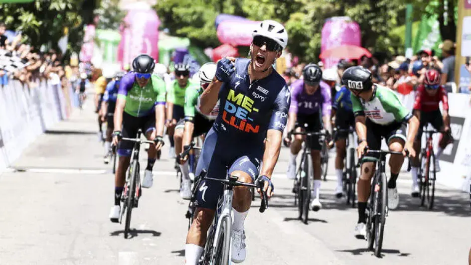 Wilmar Paredes, del Team Medellín-EPM, ganó la primera etapa de la Vuelta a Colombia, en Yopal (Casanare).