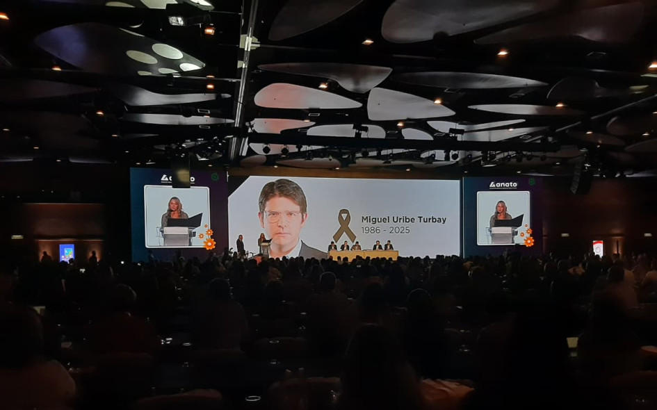 Miguel Uribe Londoño pidió unir esfuerzos para que las ideas de Miguel Uribe Turbay, su hijo, ganen las elecciones de Colombia del 2026. Habló en Anato, cita clave para el turismo.