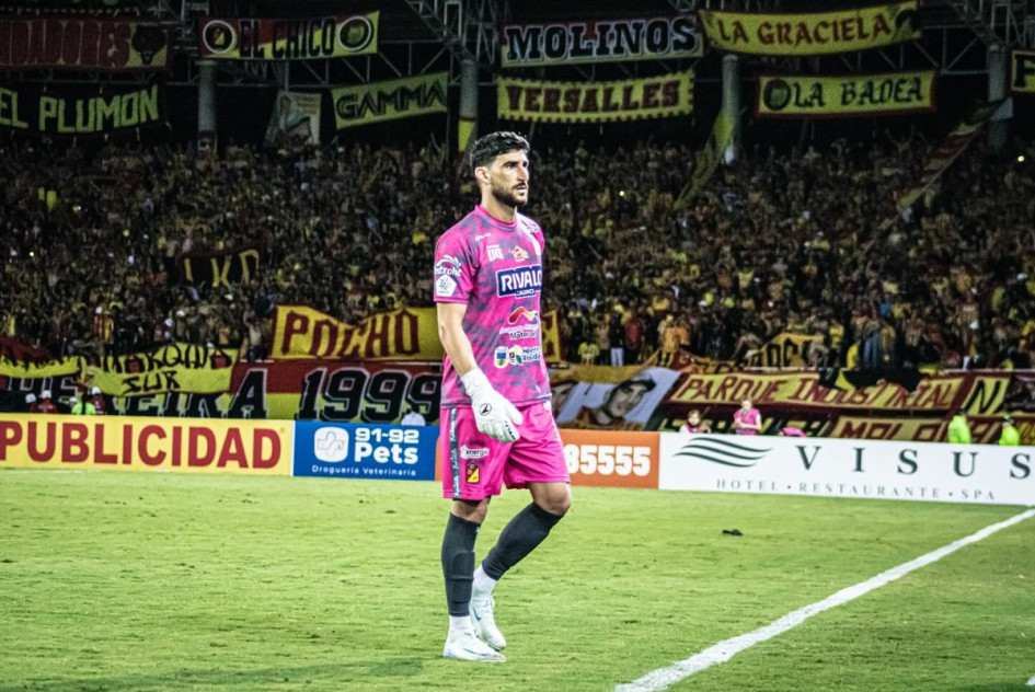 Por decisión de la Comisión Local de Seguridad, Comodidad y Convivencia en el Fútbol, queda prohibido el ingreso de banderas, instrumentos, trapos, bufandas