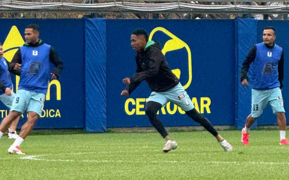 El Once Caldas llegó el sábado a Buenos Aires y este domingo entrenó en Casa Amarilla, campo de Boca Juniors. 