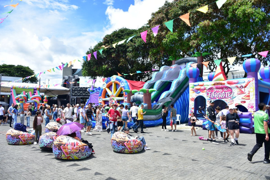  Las Fiestas de la Cosecha en su tercer día de celebración se vivieron en barrios, corregimientos y en varios escenarios emblemáticos de la ciudad