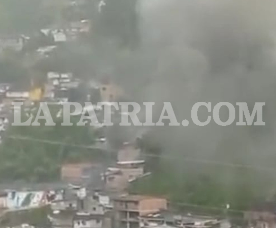 Al parecer, hay dos viviendas afectadas por las llamas en el barrio Galán.