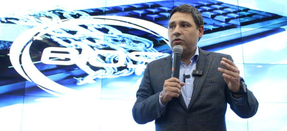 Mauricio Lizcano acusa al Ejecutivo de incumplir norma sobre contratación con medios alternativos. Pide hacerla ley.