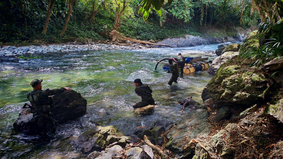 Las autoridades destruyeron las dragas halladas en Samaná.