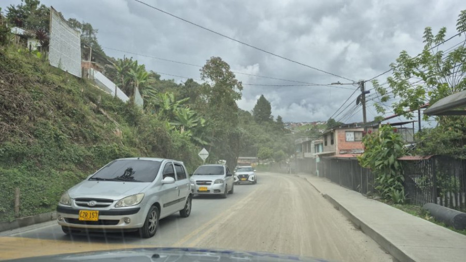 Obras en la vía Manizales - Neira, en el tramo entre Los Cedros y Villa Julia.