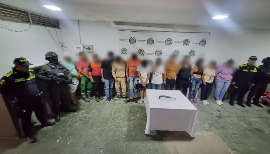 Como resultado de 18 diligencias de allanamiento, se capturó a 14 personas por los delitos de concierto para delinquir agravado con fines de narcotráfico, tráfico de estupefacientes, apoderamiento de hidrocarburos y receptación.