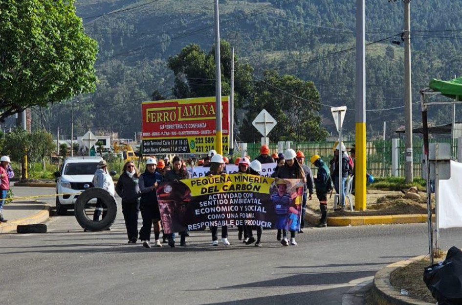 Varias vías de Boyacá están bloqueadas por el paro minero.