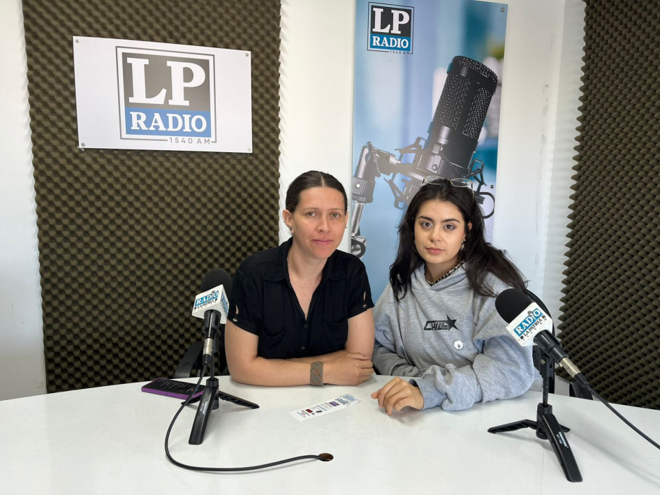 Tatiana Martínez y Linda Builes, integrantes de la Colectiva Púrpura VCC. 