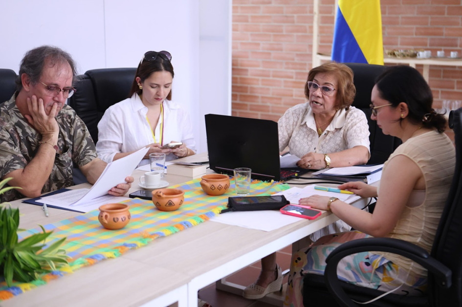 EFE | LA PATRIA | BOGOTÁ  Los ministros de Relaciones Exteriores de la Comunidad de Estados Latinoamericanos y Caribeños (Celac) pidieron ayer mantener a la región "como una tierra de paz", tras una reunión virtual de urgencia para analizar el despliegue naval de Estados Unidos en el Caribe, cerca de Venezuela.