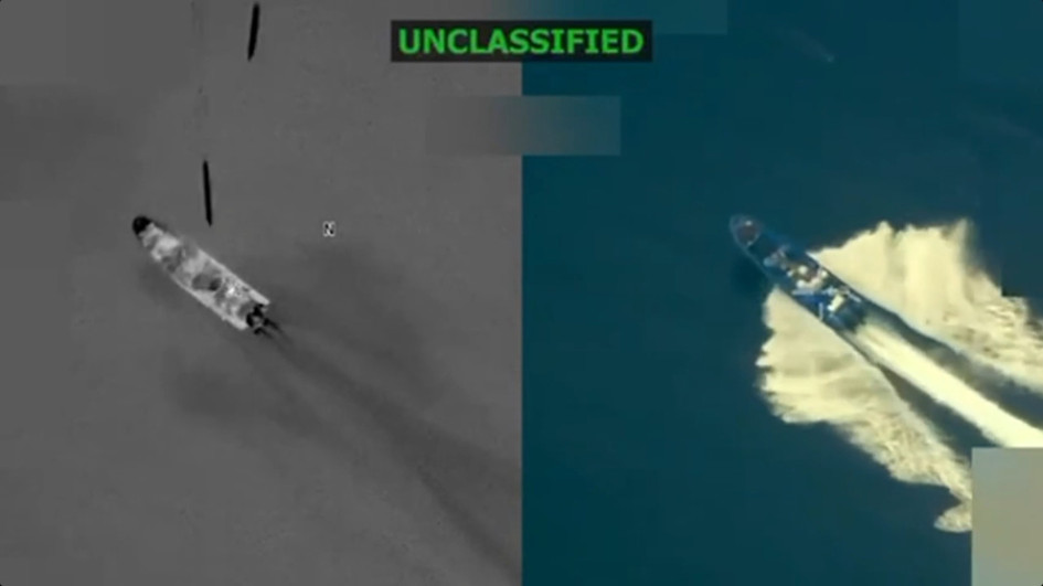 Captura de video tomado de la red social Truth Social de la cuenta @realDonaldTrump del presidente de Estados Unidos, Donald Trump, que muestra una embarcación en llamas luego de ser atacada en el mar Caribe. 