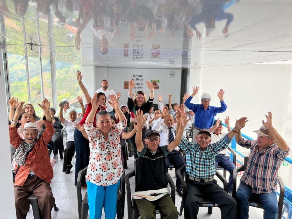 330 adultos mayores de Pensilvania (Caldas) gozaron con la celebración de su mes.