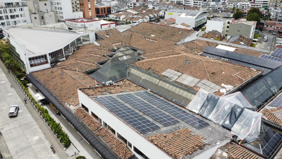 El centro comercial Sancancio, fundado en 1984 en Manizales, lleva casi todo este 2025 en obras. Está cambiando su marquesina.