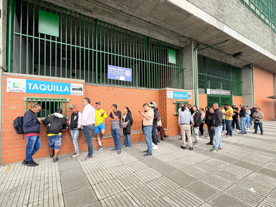 Las filas se instalaron en el estadio Palogrande de Manizales. Cientos de hinchas del Once Caldas buscan comprar boletas para el partido con Independiente del Valle. Hasta ahora se han vendido unas 17 mil entradas.