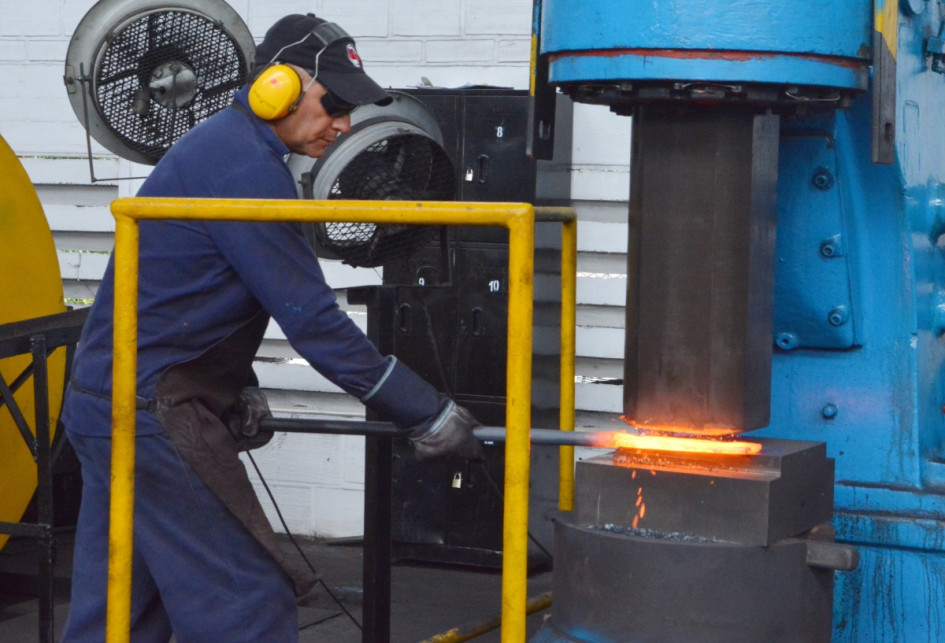 Cuchillos, herramientas y artículos de ferretería son la tradición de estas tres empresas caldenses. Su 2024, en cifras.