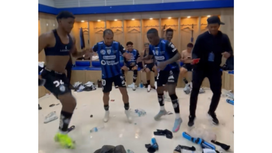 Los jugadores de Independiente del Valle bailaron como Dayro Moreno para festejar luego de eliminar al Once Caldas de la Copa Sudamericana. ¿Burla o folclor?