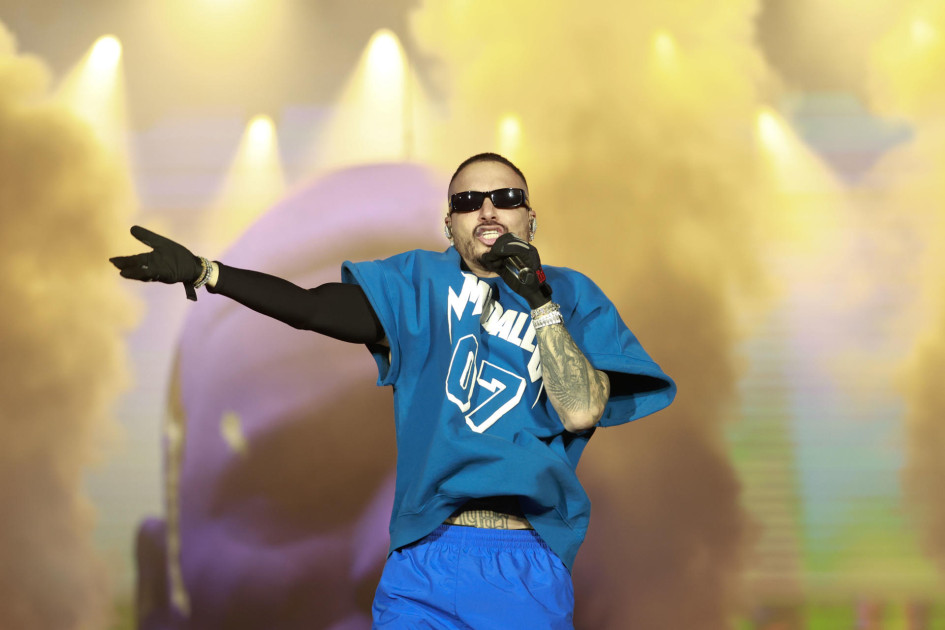 El cantante colombiano J Balvin durante su presentación este domingo, en el festival de música 'The Town' en Sao Paulo (Brasil).