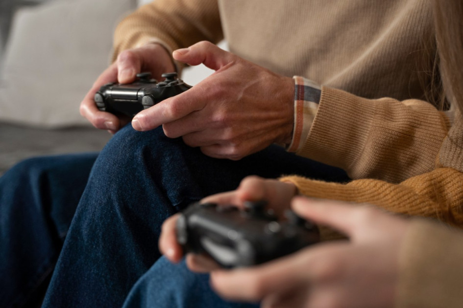 Pocas cosas conectan generaciones como una noche de juegos compartida.