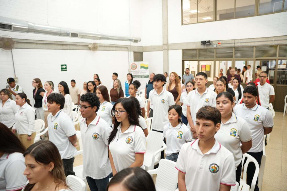 Desde el grado décimo comienza la educación superior con el programa Luna del Comité de Cafeteros de Caldas, en convenio con la Universidad Católica de Manizales. 