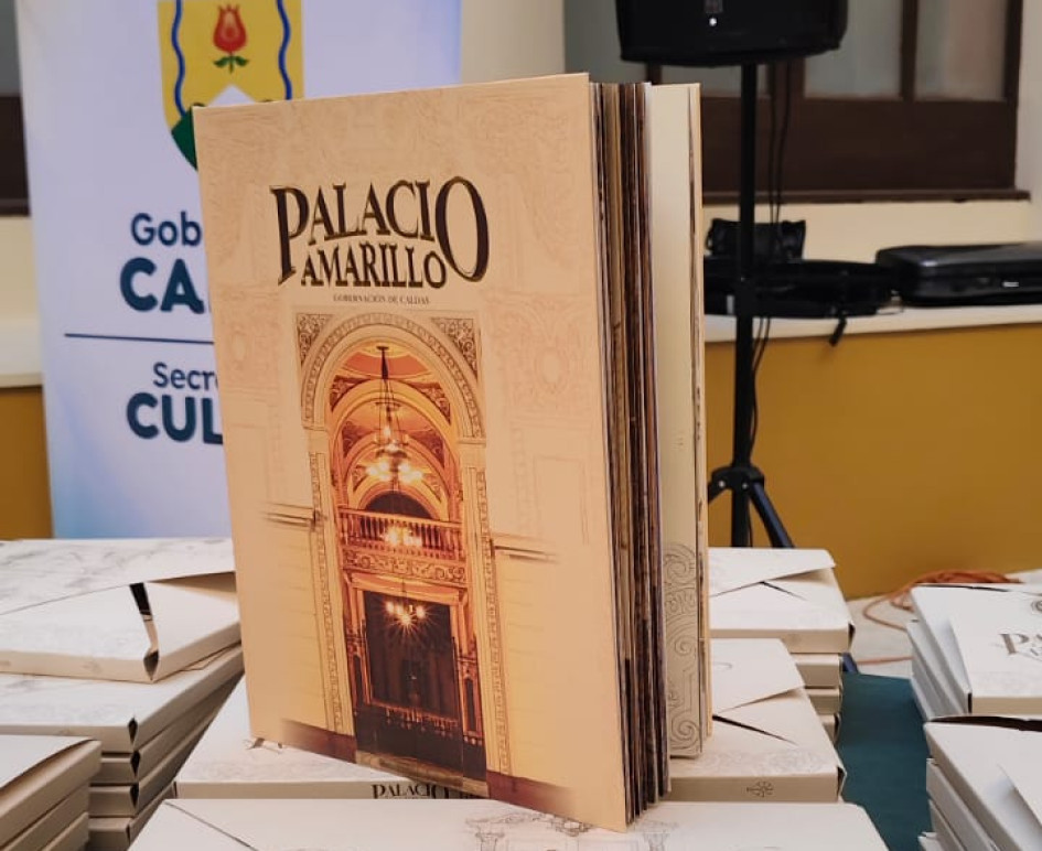Este es el libro Palacio Amarillo, que le rinde homenaje a esta edificación que cumple 100 años y que es sede de la Gobernación de Caldas.