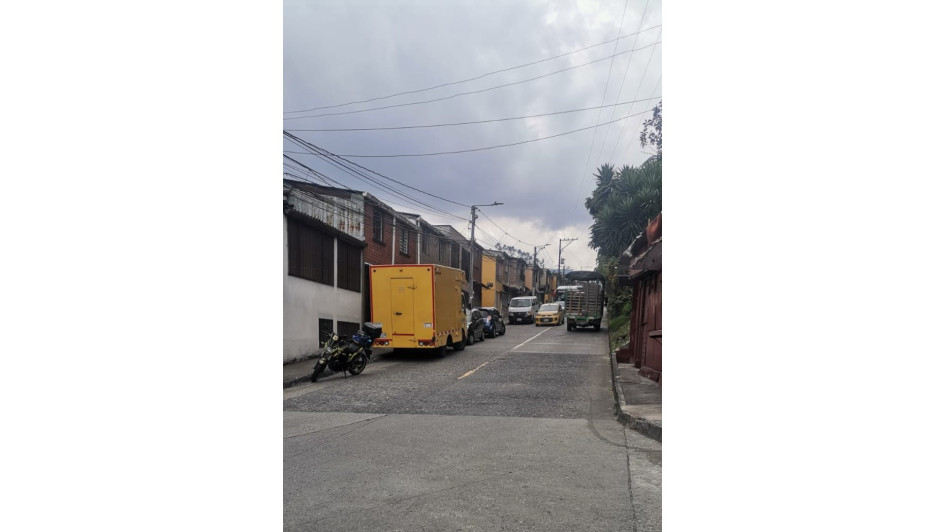 Así estaba esta calle antes de la visita de la Secretaría de Movilidad.