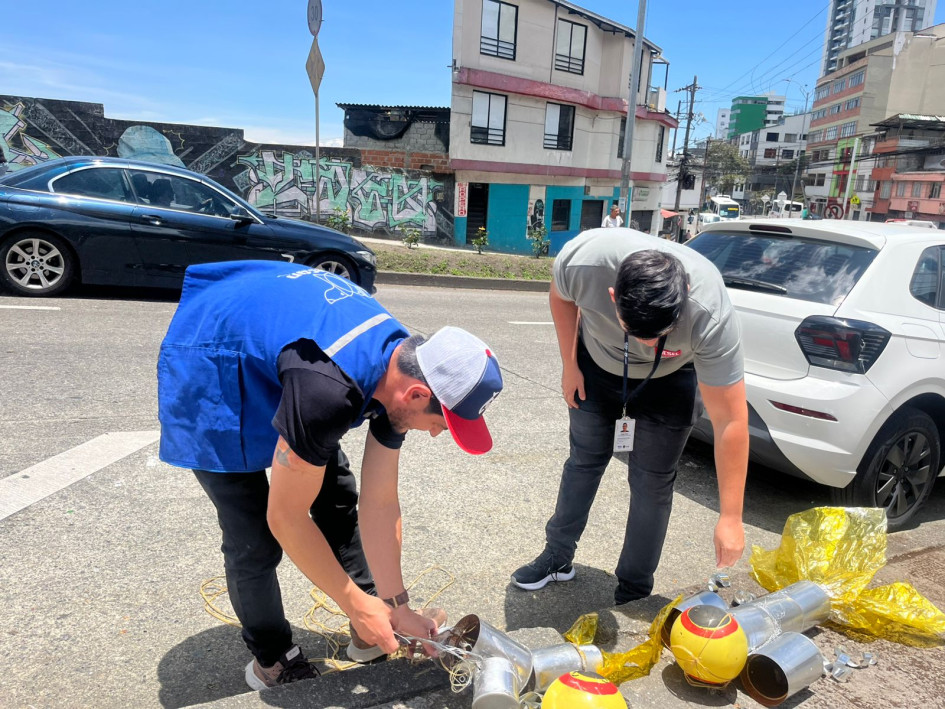 La presencia de garzas en áreas urbanizadas puede traer consigo problemáticas asociadas al entorno, como acumulación de desechos, riesgos en la movilidad o posibles afectaciones a la salud pública.