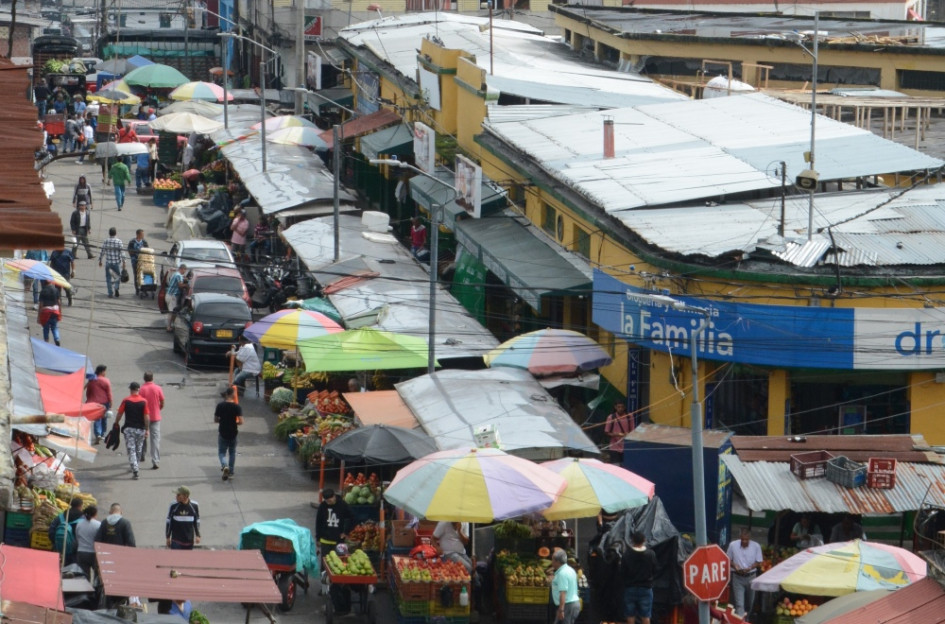 LA PATRIA consultó los precios de 12 frutas y verduras en la Plaza de Mercado de Manizales. Las alzas predominan, pero también hay dos productos que han reducido sus precios.