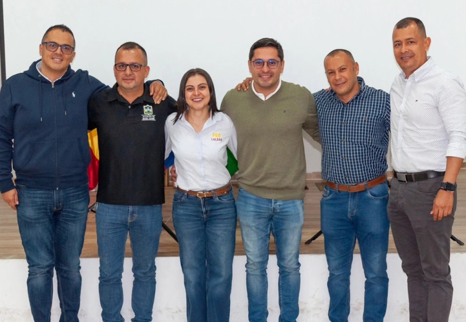 Fabio Andrés Ramírez Giraldo, alcalde de Belalcázar; Jorge Andrés Henao Castaño, alcalde de San José; Camila Palacio Arce, directora ejecutiva de Procaldas; Ómar Andrés Reina Muñoz, alcalde de Anserma, y Néstor Javier Ospina Grajales, alcalde de Viterbo.