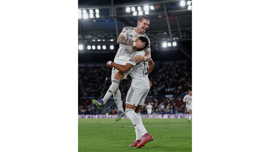 El argentino Franco Mastantuono con Kylian Mbappé. 