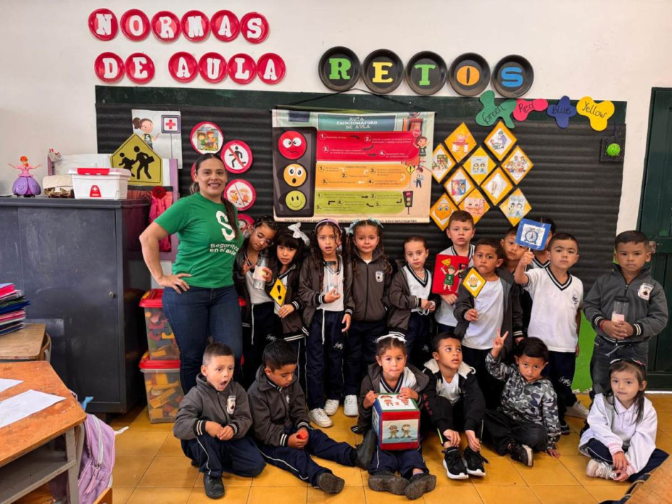 Yessika Bedoya Gutiérrez es la docente encargada de coordinar la estrategia. Los estudiantes comparten durante el día sus emociones y las herramientas que usan para gestionarlas.