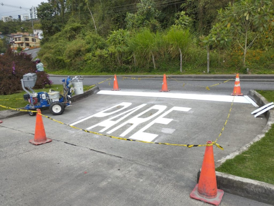 Los pasos peatonales y señales de 'pare' buscan brindar claridad y orden en los barrios Niza y La Sultana de Manizales.