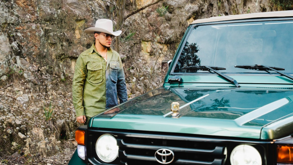 Foto | Cortesía | LA PATRIA  Yeison Jiménez durante la grabación del video 'Se Acabó' en las afueras de Bogotá.
