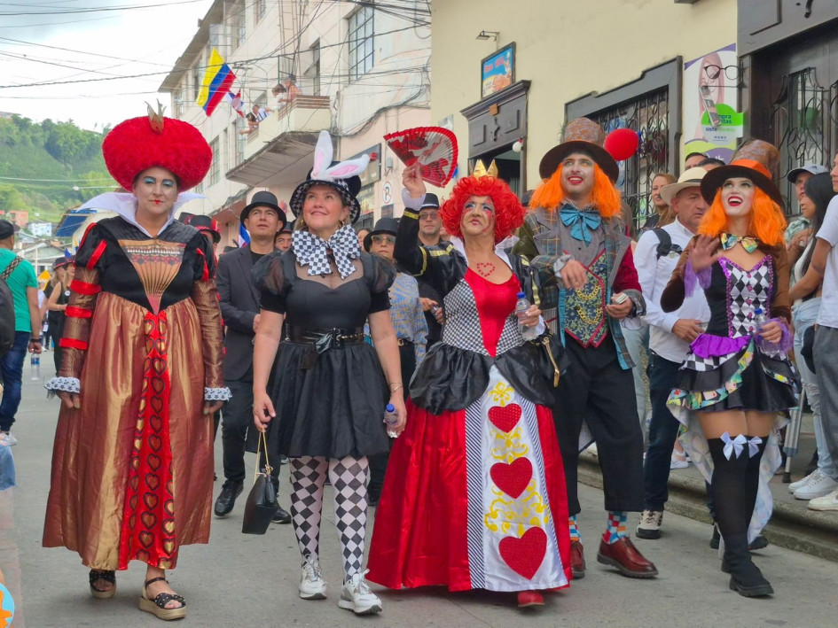 Supimos que: alcaldes de Caldas metidos en el papel, disfrazados y comprometidos con sus comparsas