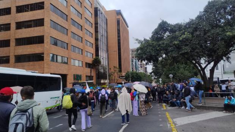 Fotos I Cortesía para LA PATRIA  Este jueves 4 de septiembre, docentes de Caldas, Quindío y Risaralda se tomaron la Fiduprevisora en Bogotá.