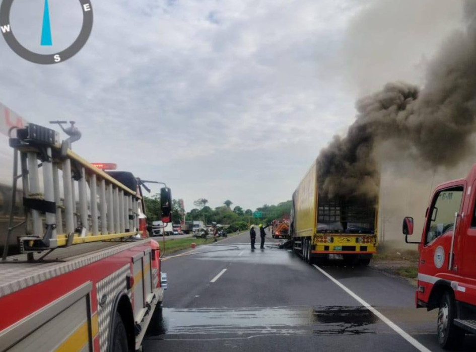 El incendio se registró en la mañana del domingo en Puerto Salgar (Cundinamarca).